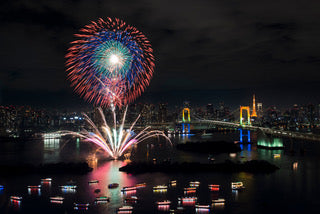 Let's enjoy the Japanese summer feature, fireworks display!